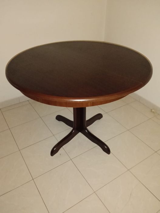 Mesa de jantar pequena