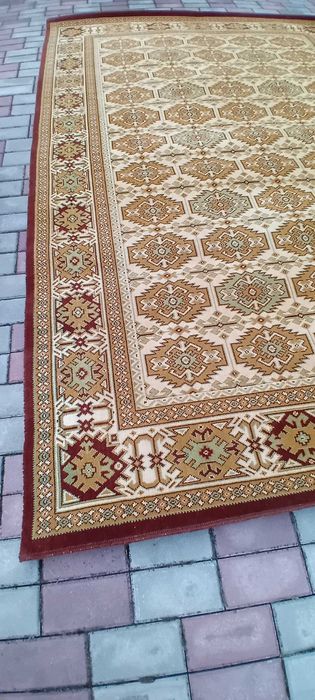 Продам  килим у  гарному стані.