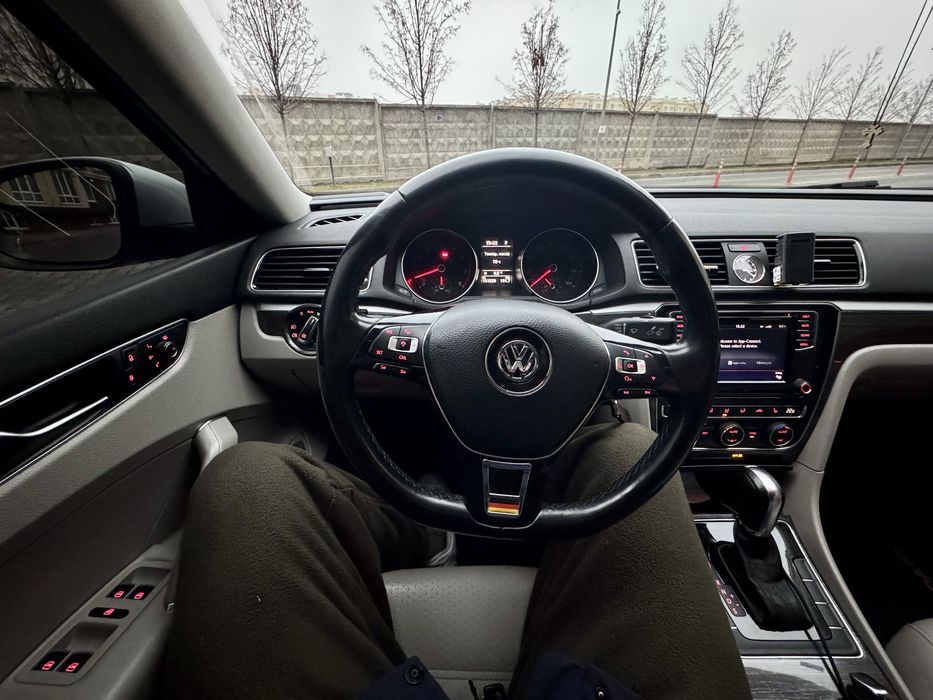 Продам Volkswagen Passat 2016