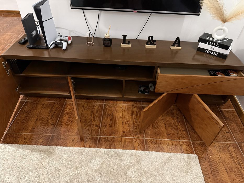 Conjunto de moveis  em madeira de cerejeira