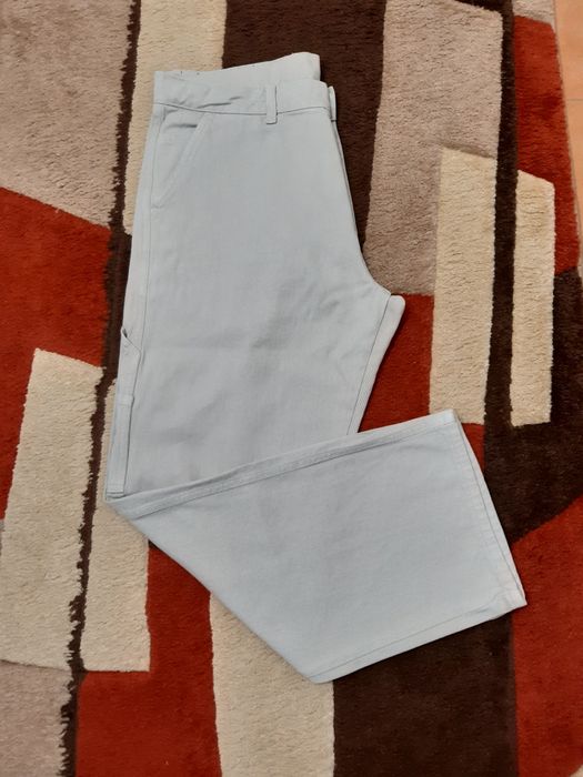 Calças sarja bege tamanho 44 (W34)