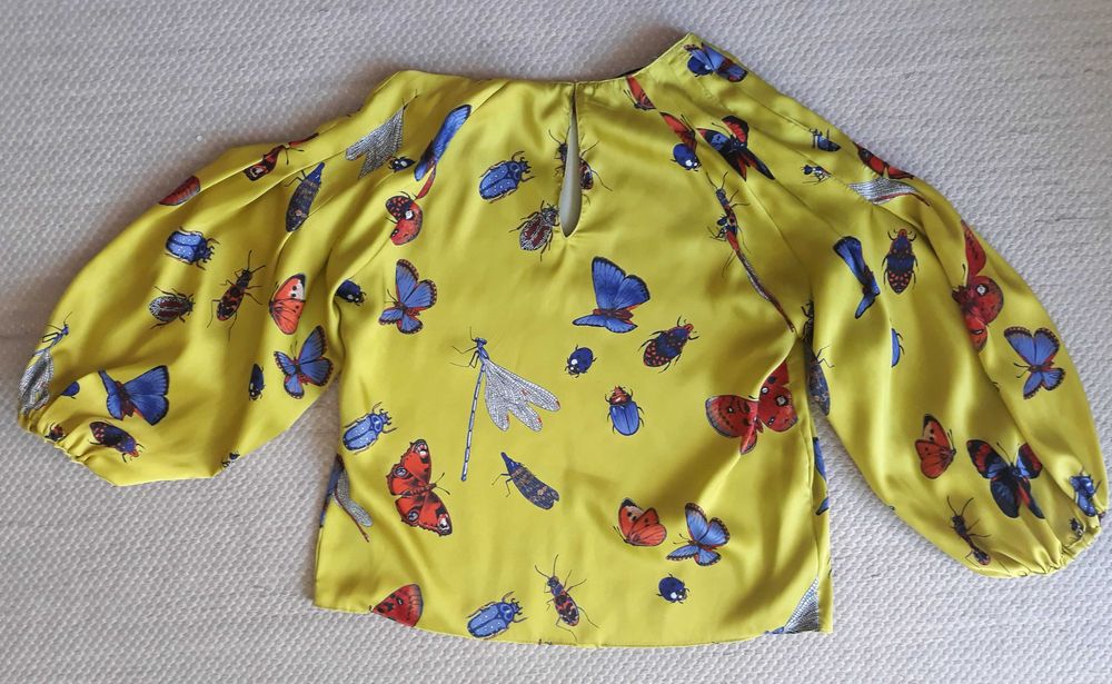 Camisa acetinada da Zara