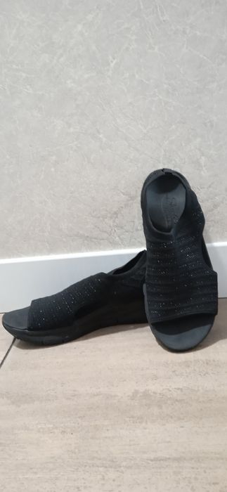 Босоніжки скетчерс