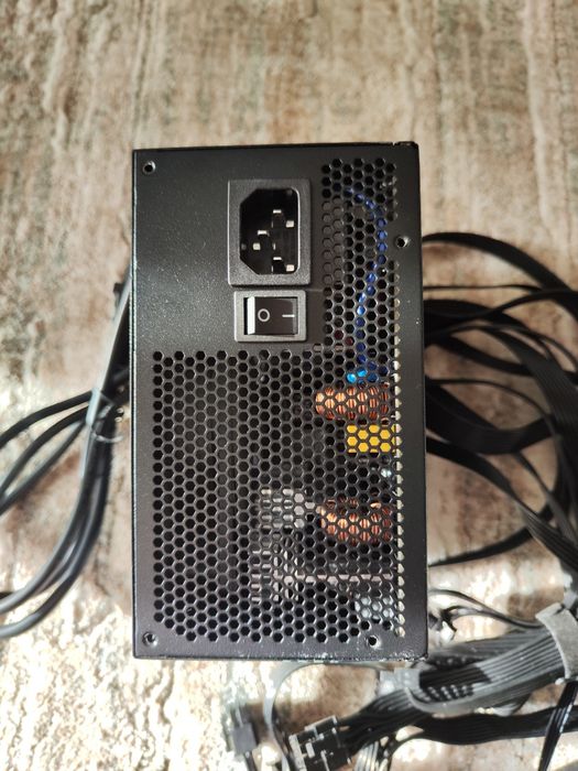Zasilacza Gigabyte P650G
