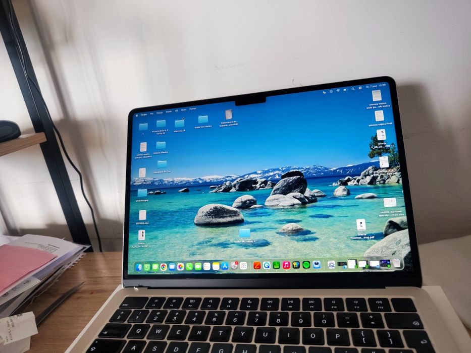 MacBook Air m2 13 cali 16 GB ram 256 gm SSD gwarancja