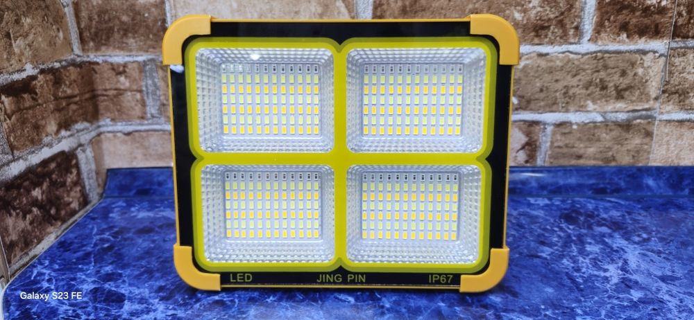 LED прожектор 2в1 на акамуляторі - новий!

Універсальний ліхтар з