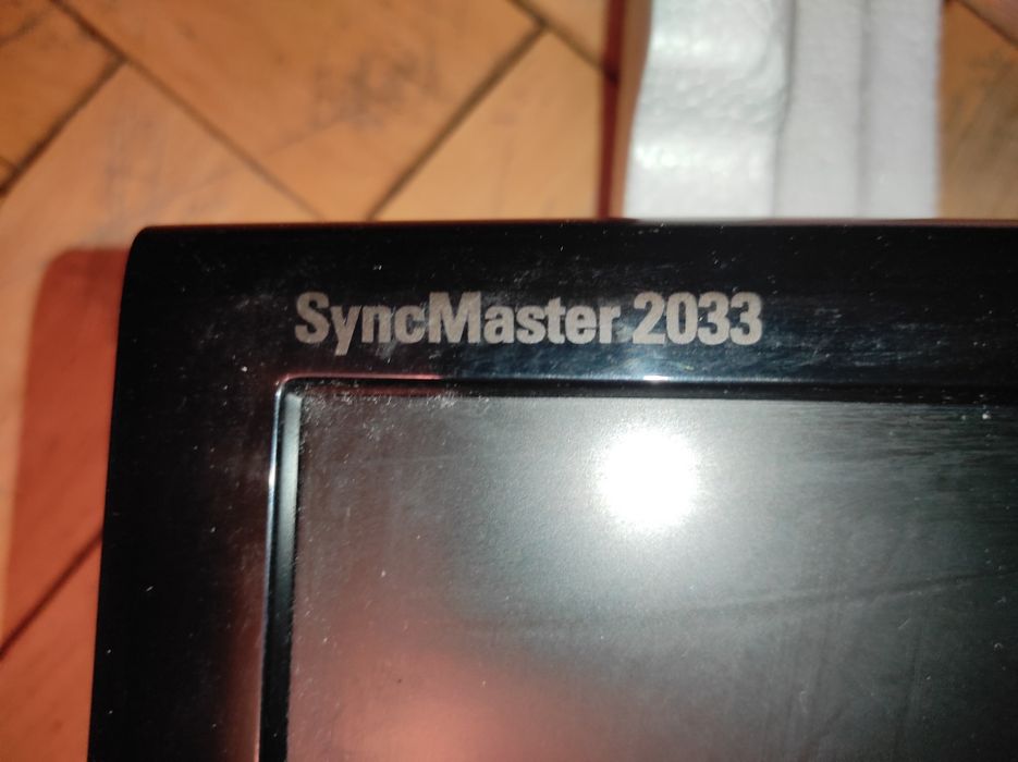 Монитор Samsung SyncMaster 2033