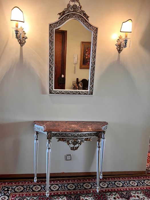 Conjunto Vintage: Credência, Espelho e Candeeiros de Parede