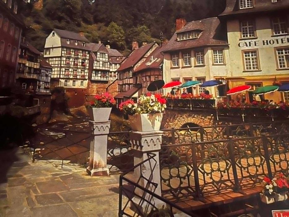 Stare puzzle Hestair miasto rynek 2000