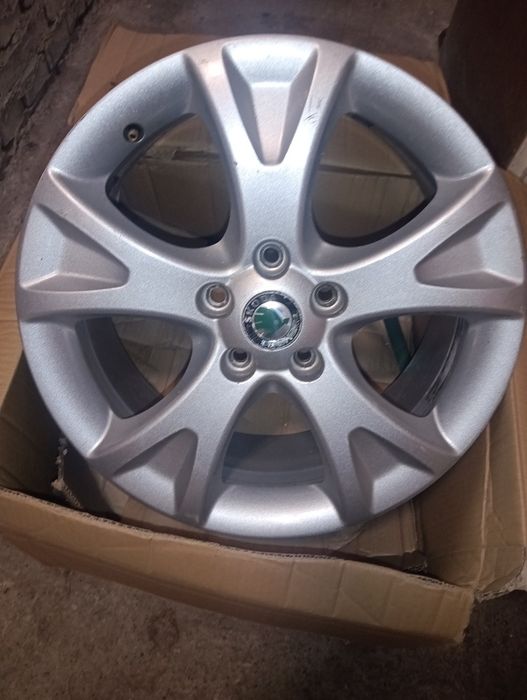 Sprzedam felgi aluminiowe orginalne rozmiar 16 cali