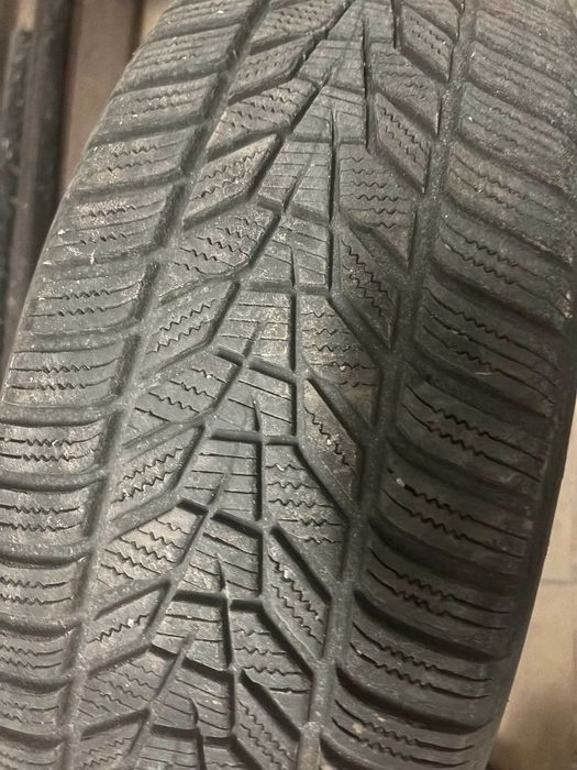 Komplet opon zimowych Hankook 225/60 R18 z oryginalnymi alufelgami BMW