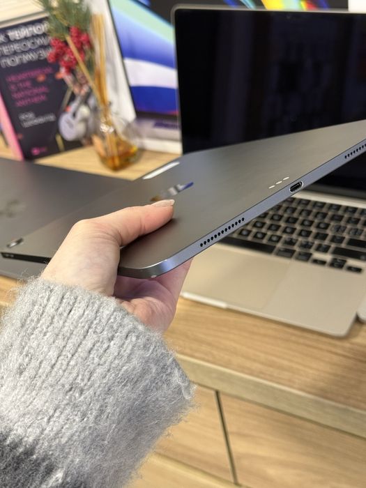 Вживаний планшет Apple iPad Pro 11” (2018) Space Grey 64 GB Wi-Fi