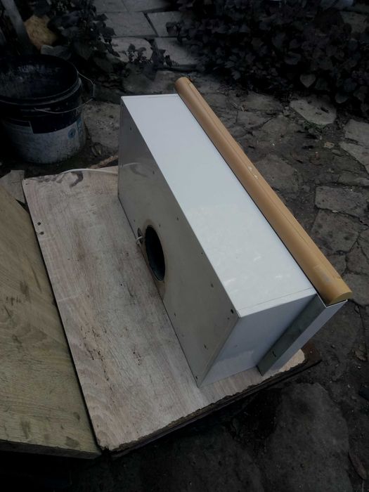Витяжка на кухню з дерев'яний полкой PYRAMIDA  телескопічна Cata