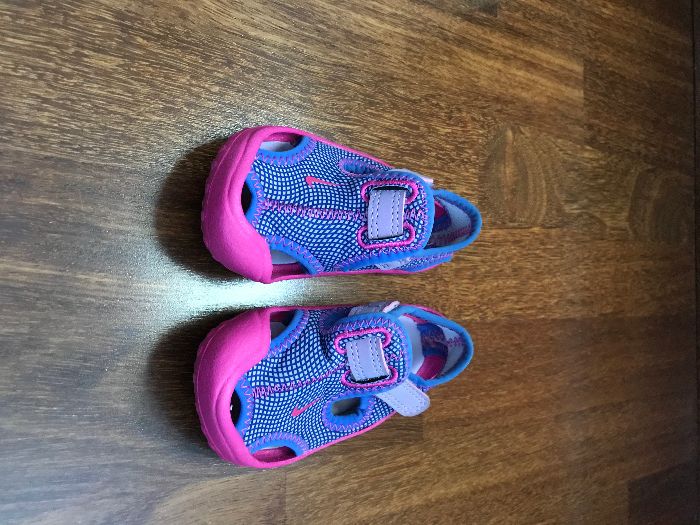 Buty dziecięce firmy NIKE. Rozmiar21