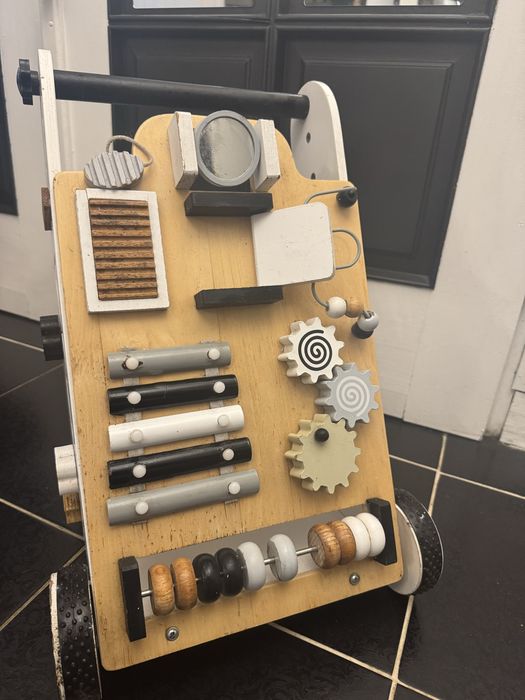 Pchacz drewniany, tablica montesorri