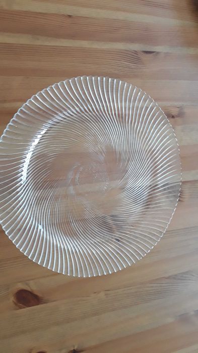 Travessas  em vidro,  trabalhada