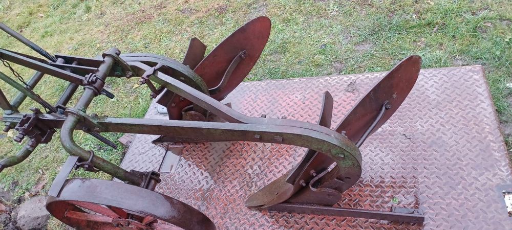 Двокорпусний плуг польський 2 35