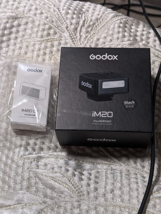 Продам спалах godox IM20