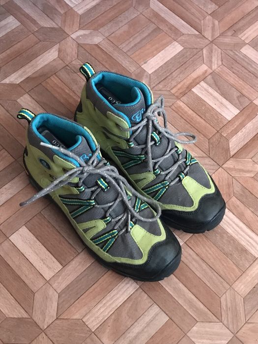 Трекінгові боти. Vibram