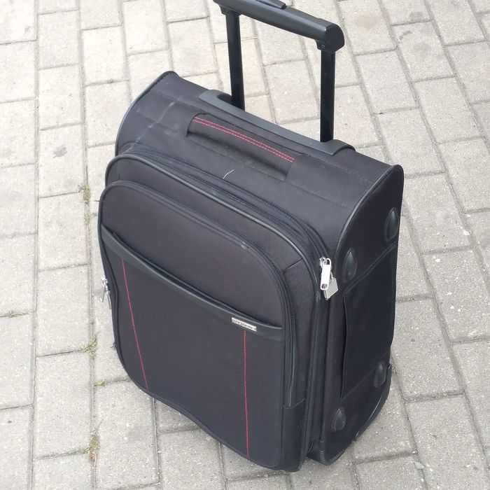 Mała Walizka na kółkach z wyciąganą rączką / Zachęcam do zakupu /