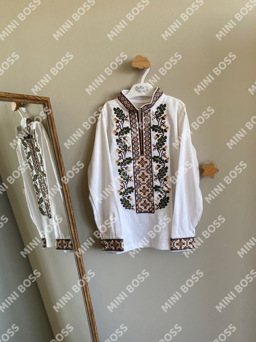 Дитяча лляна вишита нитками вишиванка на хлопчика