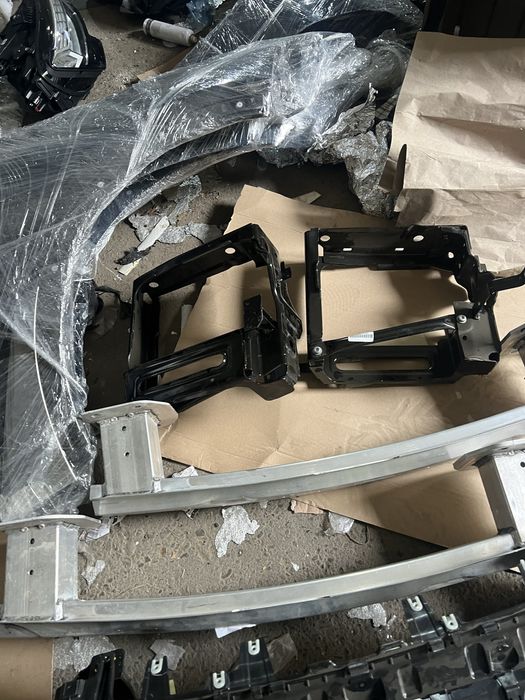 Bmw g05 ×5 g06 x6 g07 x7 швейлер підсилювач заднього бампера