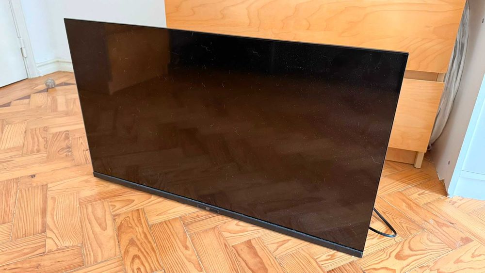 TV 32" Smart AVARIADA com comando