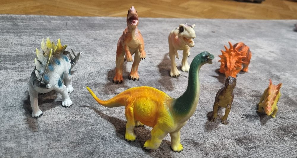 Zabawki figurki dinozaurów - 7 sztuk