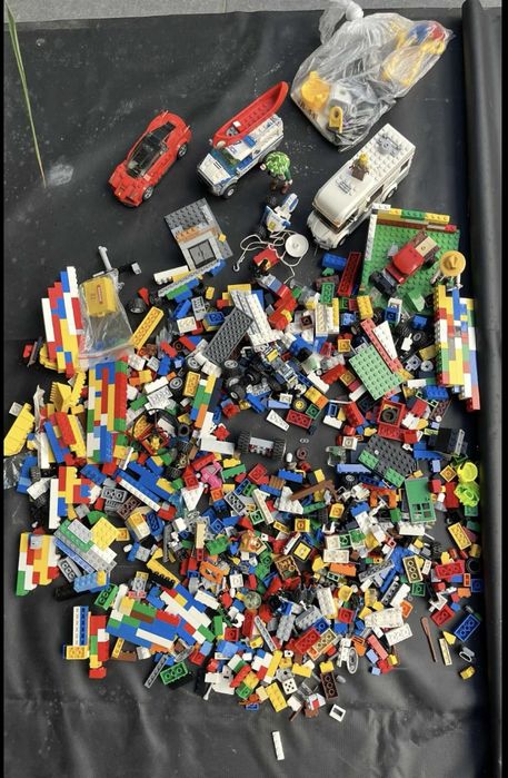 Lego (Varias peças)(carros)