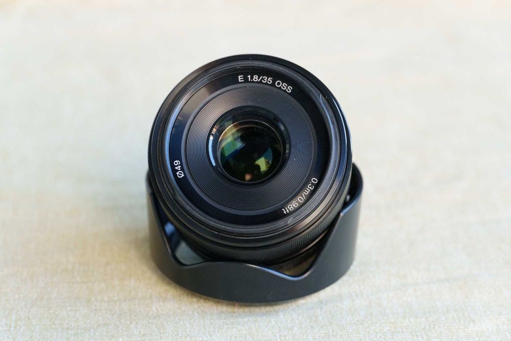 Sony E 35mm f/1.8 OSS (SEL35F18) — APS-C E-mount