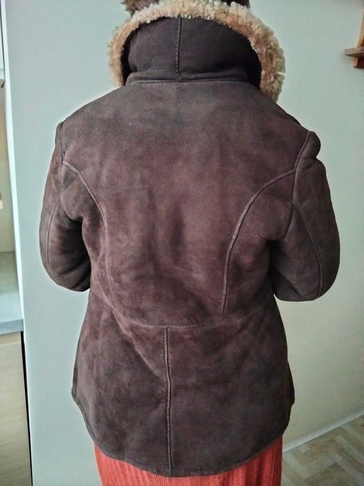 Prawdziwy naturalny damski kożuch z dawnych lat, rozm. ok. 38