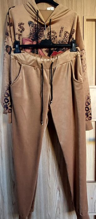 Dres damski welurowy nowy M-L