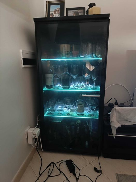 Bar de Sala preto lacado com iluminação LED