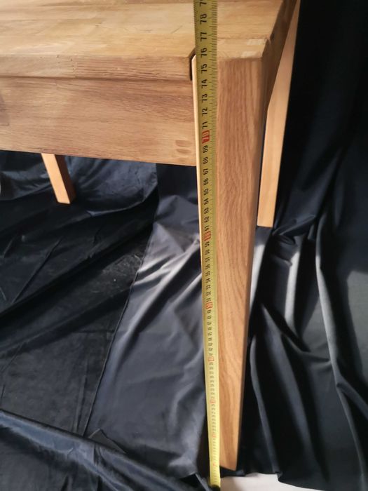 Stolik z litego drewna 80 cm x 80 cm
