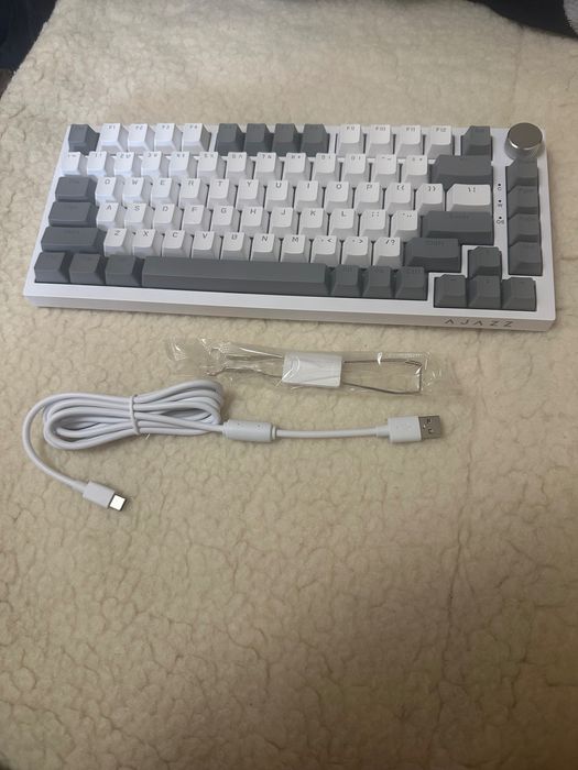 Клавіатура ajazz ak820 на червоних свічах