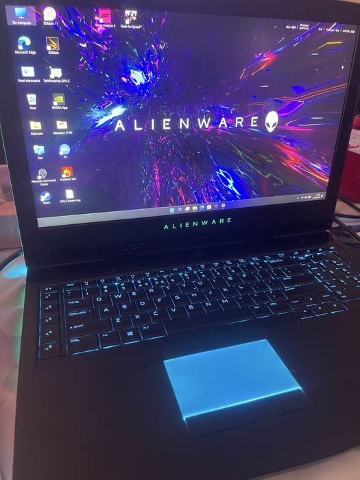 Alienware 17 R5 GTX 1070 Intel i7-8750H SSD