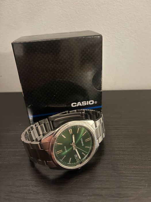 Zergarek casio zielony