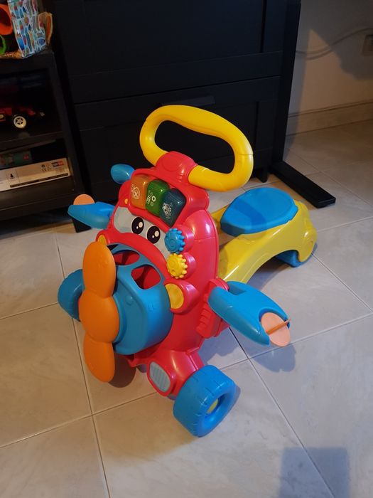 Andarilho bebé avião
