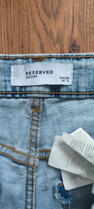 Jasne jeansy Reserved