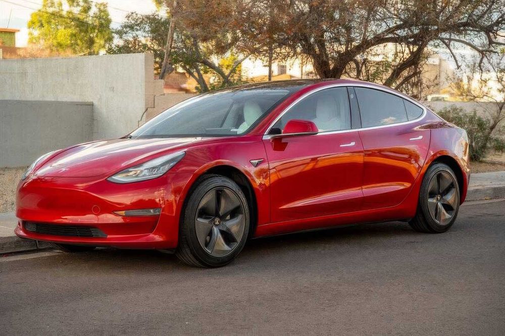 Tesla Model 3      2020