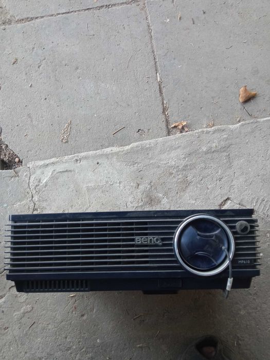 Benq.       MP610