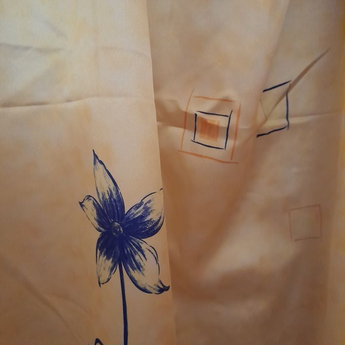 Продам шторы на окно