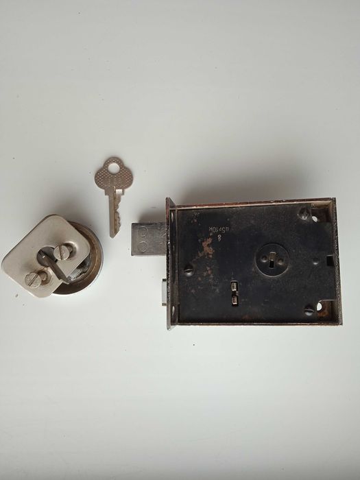 Замок накладной/врезной.