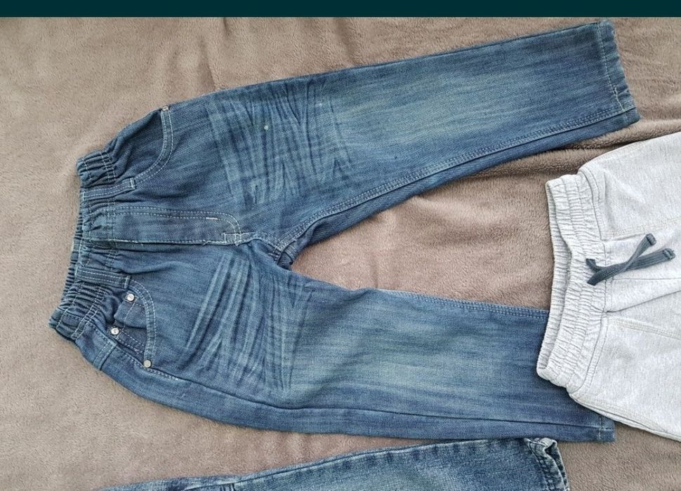 Spodnie jeansy dresy 98 jeansowe dresowe spodenki chłopięce