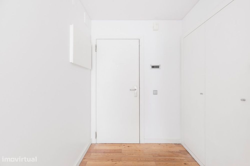 Apartamento no Chiado com 2 salas e 2 quartos e 2 lugares de estaciona