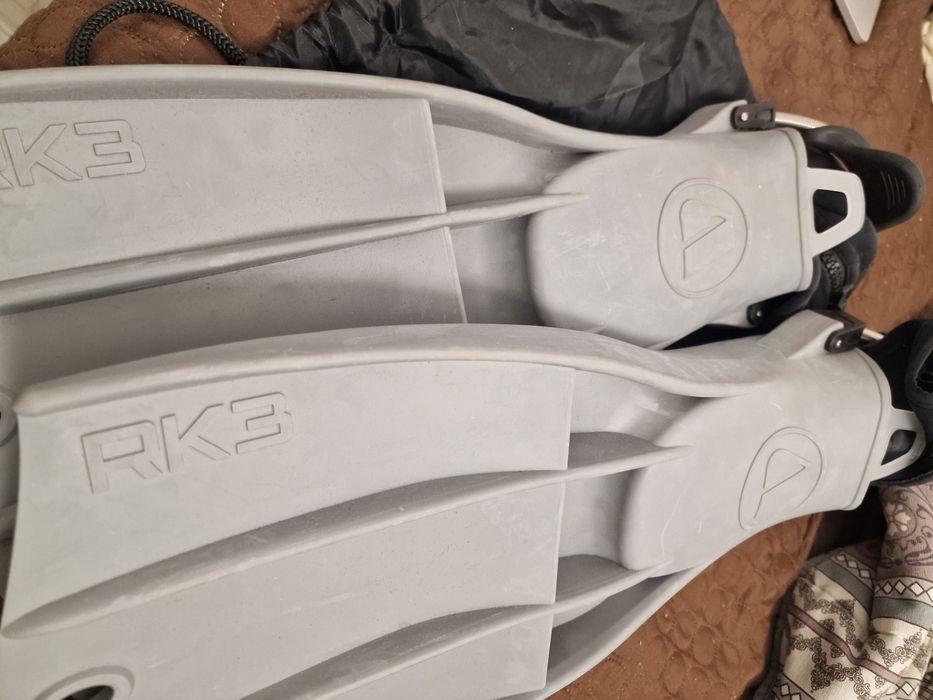 Vende equipamento de mergulho impecável