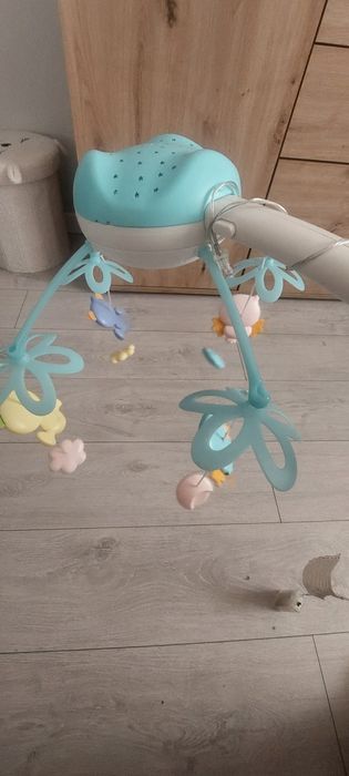 Karuzela do łóżeczka z projektorem, muzyką i pilotem