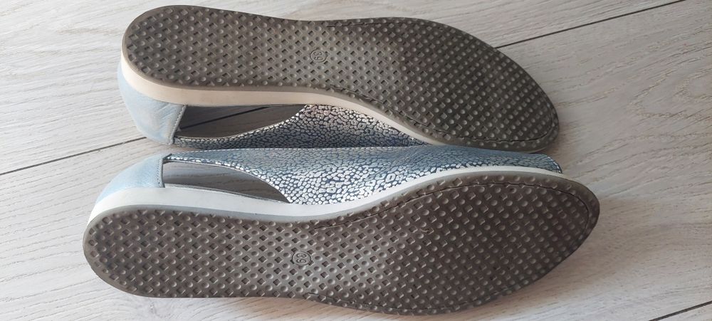 Skórzane baleriny / sandały peep toe  RAVINI rozm. 39 – wygodne, srebrne  śliczne buty