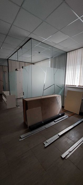 Офісні скляні перегородки