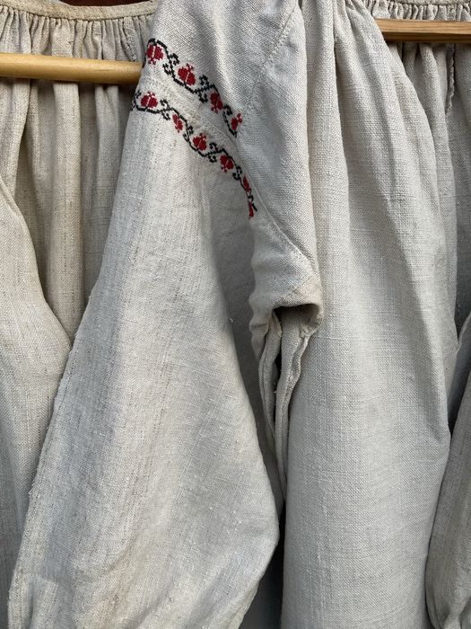 Старовинні вишиванки жіночі з домотканого конопляного полотна, ХХ ст.